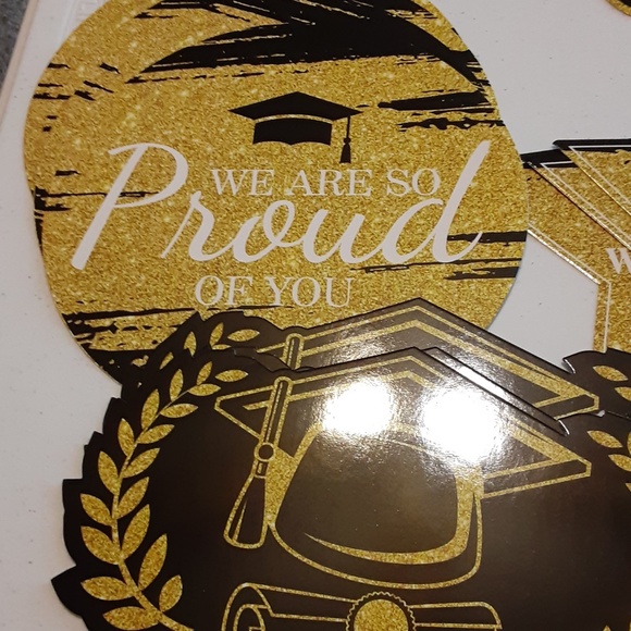 Graduation Decoration 32 Piece Set - Picture 4 of 4